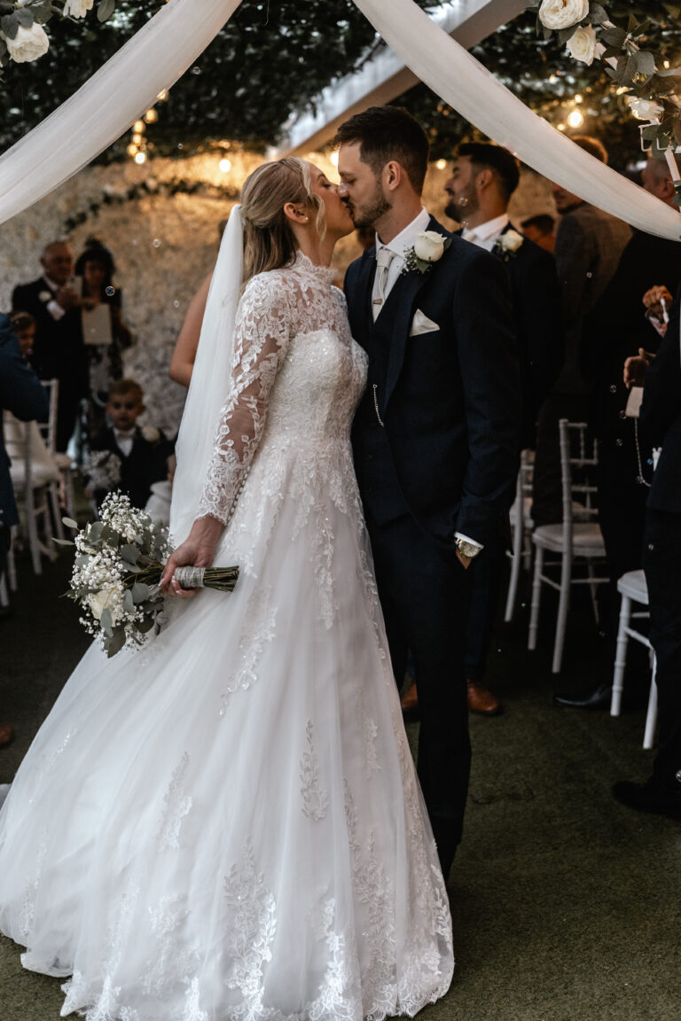 CD8DF647 18CD 4B00 97C8 05E5BC9B79A1 768x1152