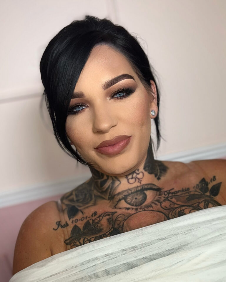 1ADE696D F576 4C5A 8988 780E8CA367D5 768x960