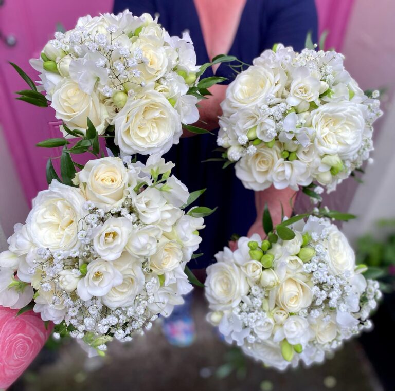 4 white bridesmaid bouquets 768x761