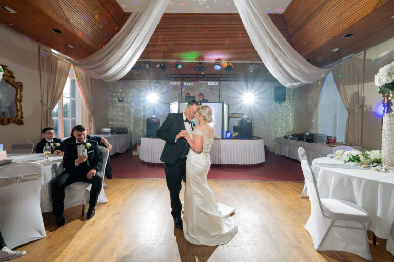 Nikki Derek Wedding preview Photography Carl Woodward Photography 55 768x511