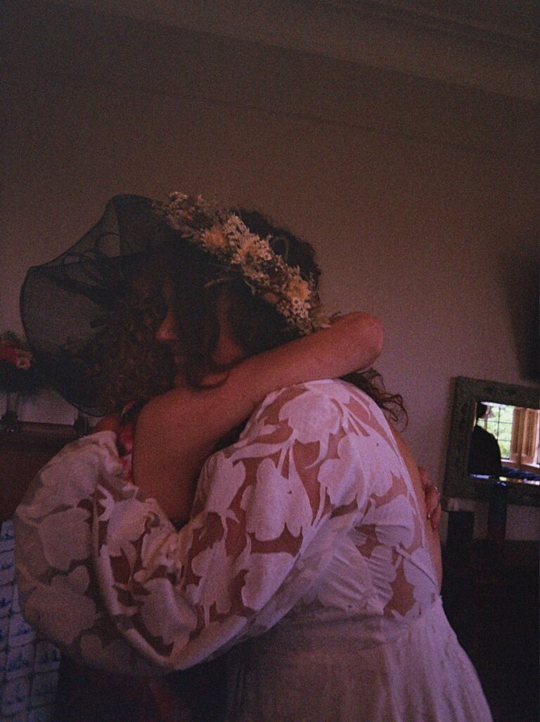 inbound5723345063250102537 768x1027