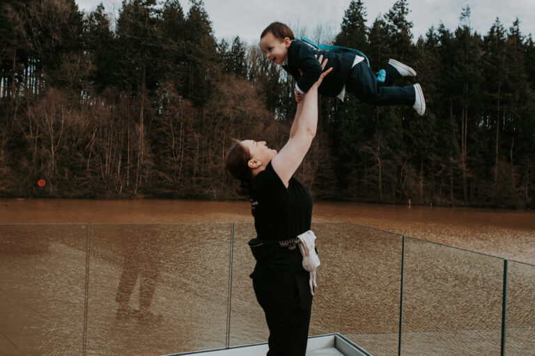 received 425715696742223 768x511