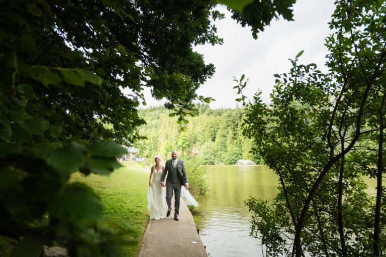 036 AMPC Canada Lodeg and Lake Wedding Photographer AMP11190 Col 768x512